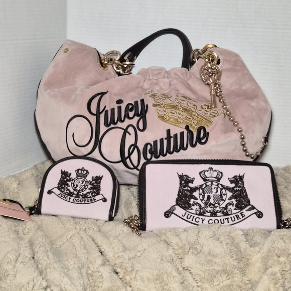 Juicy Couture Handbags - Juicy Couture Viral NWT Velvet Pink Shoulder Bag Set